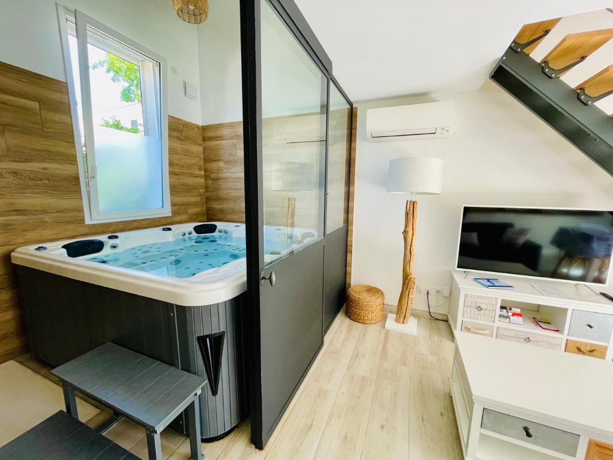 Les Jardins Du Castelas - Piscines, Jardins Et Spas Privatifs Uchaux Exteriör bild