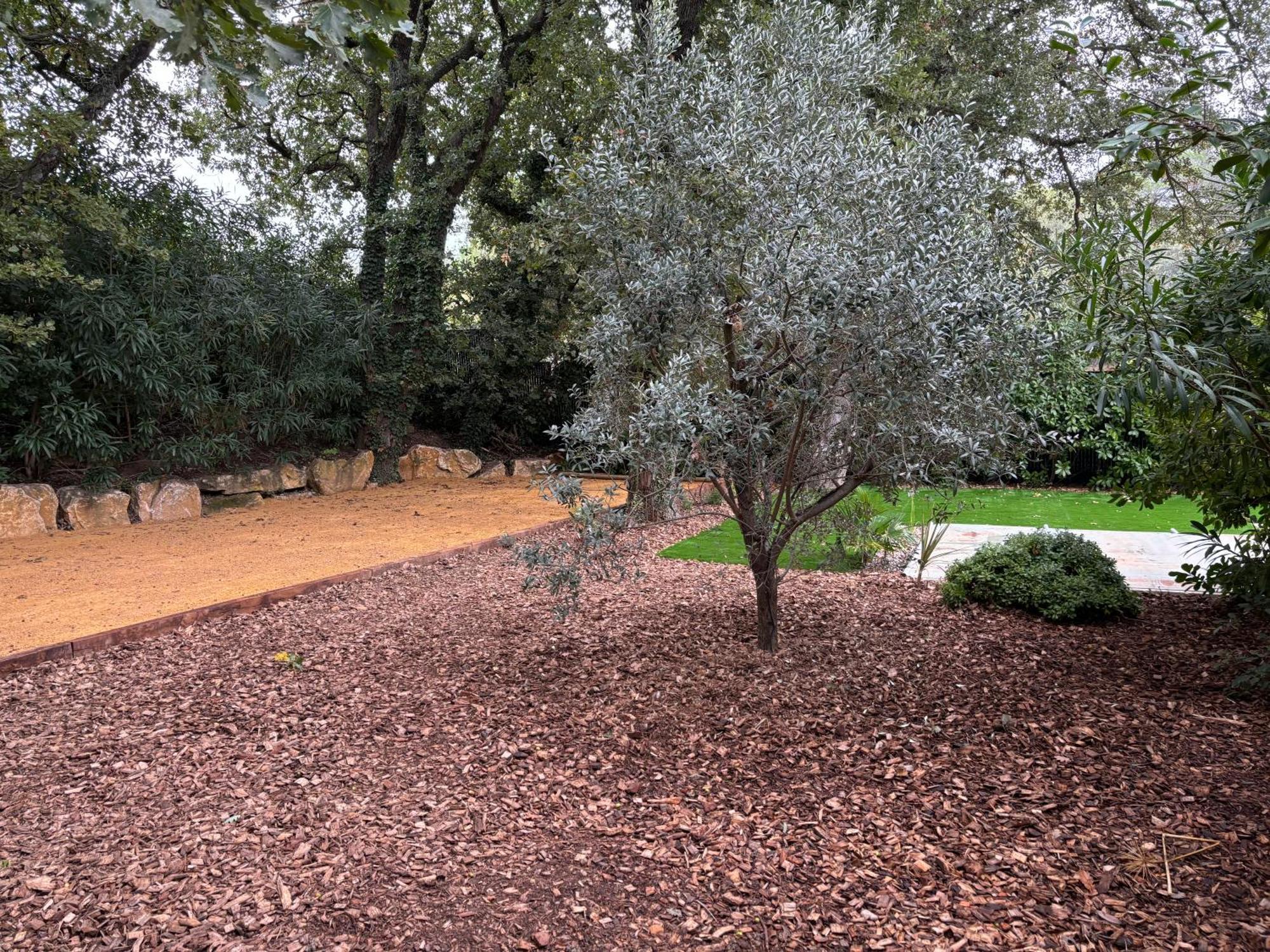 Les Jardins Du Castelas - Piscines, Jardins Et Spas Privatifs Uchaux Exteriör bild