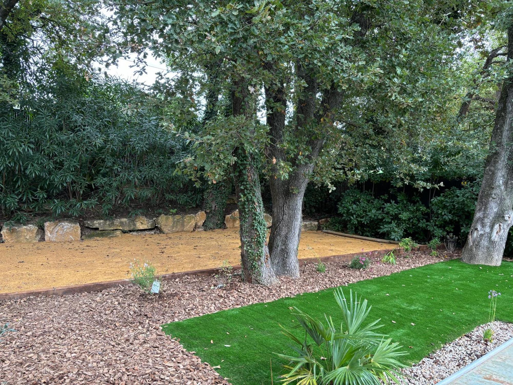 Les Jardins Du Castelas - Piscines, Jardins Et Spas Privatifs Uchaux Exteriör bild