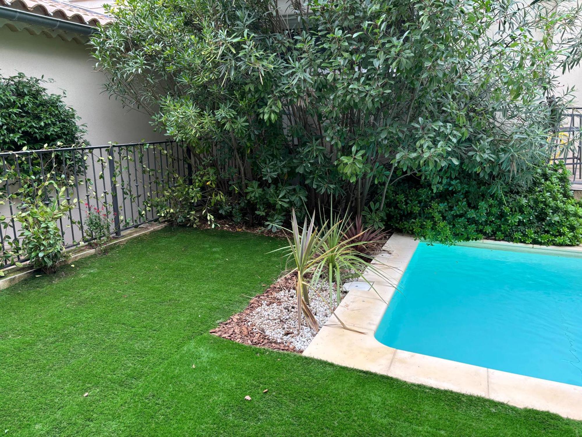 Les Jardins Du Castelas - Piscines, Jardins Et Spas Privatifs Uchaux Exteriör bild