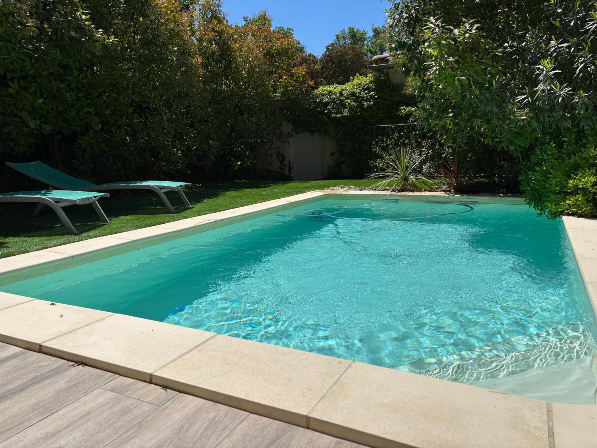 Les Jardins Du Castelas - Piscines, Jardins Et Spas Privatifs Uchaux Exteriör bild