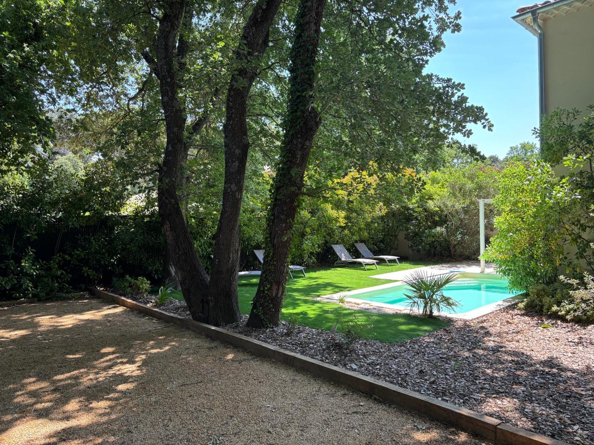 Les Jardins Du Castelas - Piscines, Jardins Et Spas Privatifs Uchaux Exteriör bild