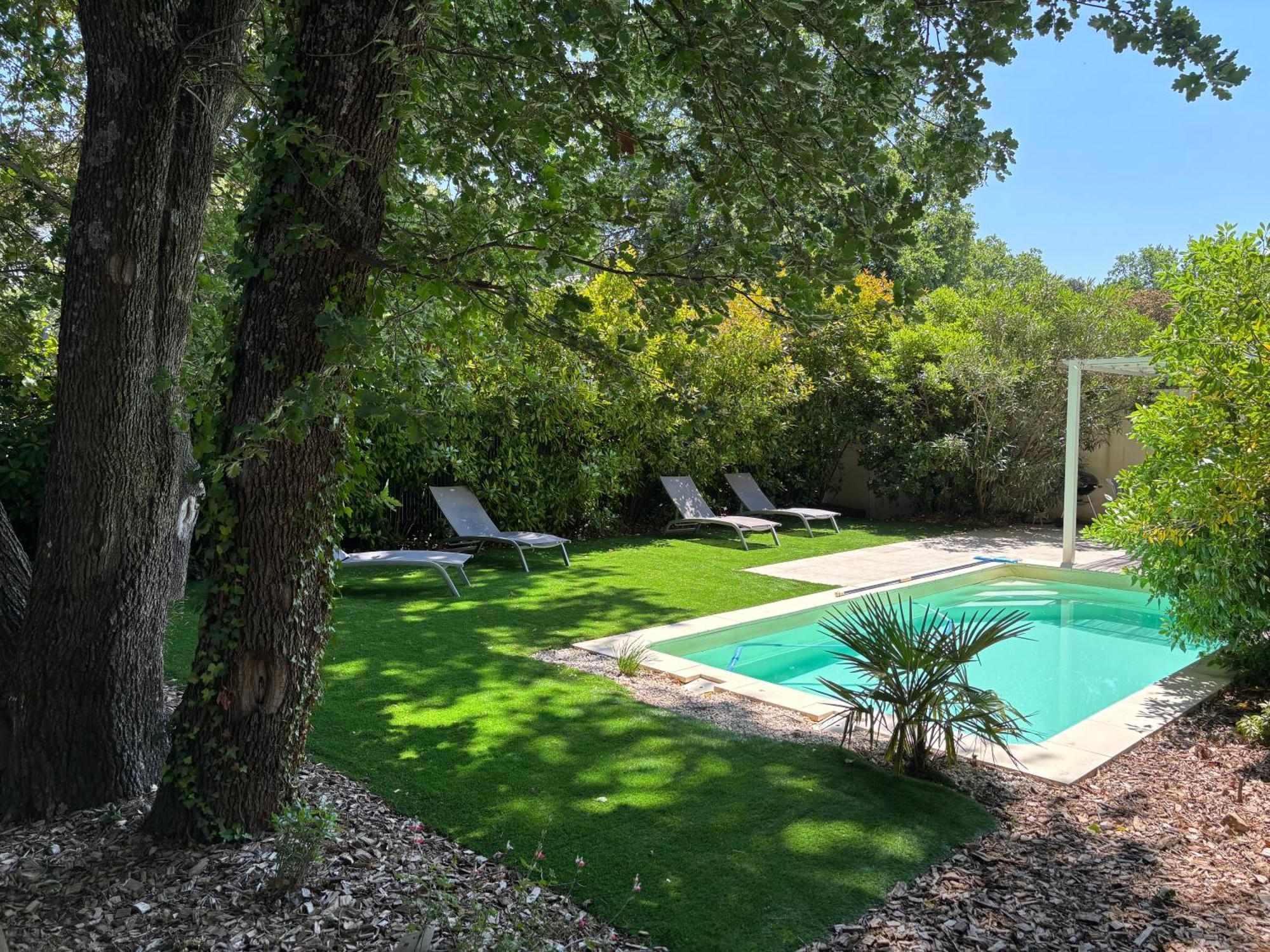 Les Jardins Du Castelas - Piscines, Jardins Et Spas Privatifs Uchaux Exteriör bild